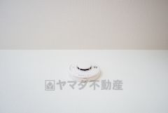 火災発生をいち早く知らせてくれる火災報知器は標準装備です。