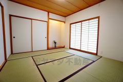 リビングからの続き間として和室をご用意しました。普段はリビングとつなげて開放的なスペースとして、来客時には客間としてお使いいただけます。