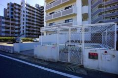 しっかりと扉の閉まるゴミ置き場。ゴミが散らかる心配もありません。