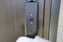 万が一落としてしまっても町の鍵屋さんなどでは簡単に合鍵を作ることができないので、防犯性が高く安心です。