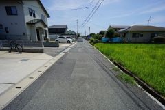 現地（2025年7月7日）撮影。住人以外の車の進入も少なく、小さなお子様を持つご家庭にも安心です。