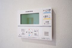 キッチン横からボタンひとつで操作が楽々。