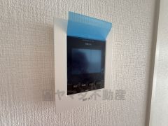 防犯性、セキュリティ対策に安心できるテレビモニター付きインターフォンです。セールスマン対策にもなり安心できます。