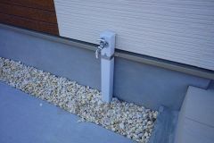 お車の洗車や外壁のお掃除をする際に便利な外水栓。