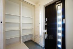 同仕様写真。たっぷり収納できるシューズボックスです。家族全員の靴がきれいに整頓できます。