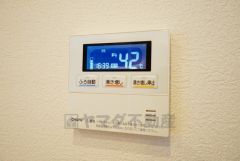 キッチン横からボタンひとつで操作が楽々。