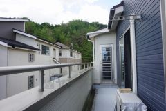 陽当たりの良い南向きバルコニーです。2部屋より出られて便利。暖かな陽射しがたっぷり差し込みます＾＾