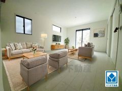 家具はイメージです。広々とした設計で、家族が集いやすく、くつろぎやすいリビングです。