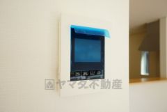 防犯性、セキュリティ対策に安心できるテレビモニター付きインターフォンです。セールスマン対策にもなり安心できます。