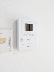 防犯性、セキュリティ対策に安心できるテレビモニター付きインターフォンです。セールスマン対策にもなり安心できます。