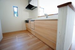 同仕様写真。対面式キッチンなのでリビングにいるご家族とコミュニケーションを取りながら洗い物や、お料理が楽しめそうですね＾＾