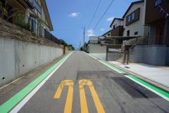 住人以外の車の進入も少なく、小さなお子様を持つご家庭にも安心です。
