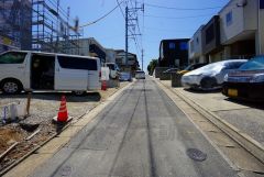 現地（2025年4月29日）撮影。 大型車の通行が少なく、騒音や振動が少ないので静かで快適な生活を送れます。
