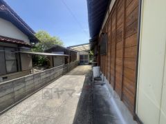 駐車スペースはゆとりある3台分を確保。マイカー用に、お客さま用に、余裕を持ってご利用いただけます＾＾