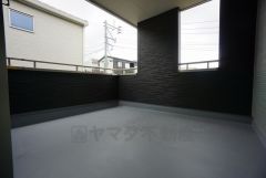 南側に面した大型のバルコニーは日当たり良好です。お洗濯物も気持ちよく干せそうです。日光浴をしたり、星を眺めたりも良いですね^^