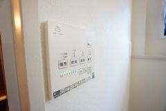 浴室暖房乾燥機には、暖房、乾燥、涼風、換気の4つの機能が付いています。タイマー付きです。換気・雨の日の洗濯も安心です＾＾