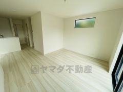 断熱性能の窓ガラスを採用。省エネ、光熱費カットにも貢献します。夏は涼しく、冬は暖かく快適に過ごせますよ＾＾