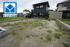 和白駅徒歩12分、都心へのアクセス良好。スーパーやコンビニなども近く周辺環境充実。