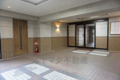 広々としたエントランスが開放感を演出しています。