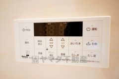 湯量・湯温の設定、そして保温までワンタッチのフルオートバス。便利な追い炊き機能付きです。