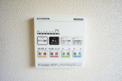 浴室暖房乾燥機には、暖房、乾燥、涼風、換気の4つの機能が付いています。タイマー付きです。換気・雨の日の洗濯も安心です＾＾