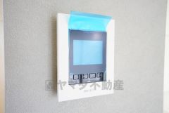 防犯性、セキュリティ対策に安心できるテレビモニター付きインターフォンです。セールスマン対策にもなり安心できます。