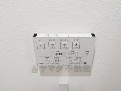 温水、暖房、ウォシュレット付の高機能トイレです。