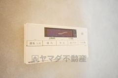 湯量・湯温の設定、そして保温までワンタッチのフルオートバス。便利な追い炊き機能付きです。