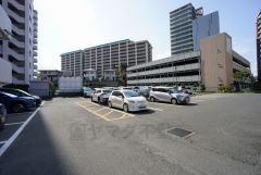 敷地内駐車場、月額5000円。