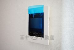 防犯性、セキュリティ対策に安心できるテレビモニター付きインターフォンです。セールスマン対策にもなり安心できます。