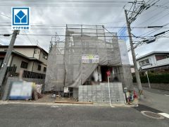 現地（2026年3月4日）撮影。角地。安心で快適にお住まい頂ける長期優良住宅＾＾最新の設備で気持ちの良い新生活を送りませんか。