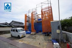 現地（2026年7月7日）撮影。敷地面積80坪以上＾＾ゆとりある4LDK＾＾家計にも環境にも優しいオール電化住宅＾＾全居室収納スペースあり＾＾