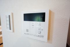 おいだき機能つきなのでお風呂に入る時間が異なるご家庭には嬉しいですね。ボタン一つで快適で便利な生活が＾＾