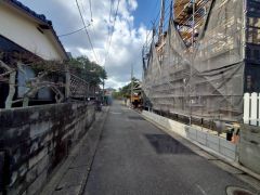 現地（2025年12月25日）撮影。住人以外の車の進入も少なく、小さなお子様を持つご家庭にも安心です。落ち着いた住宅地内で快適な生活を実現してみませんか。