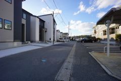 住人以外の車の進入も少なく、小さなお子様を持つご家庭にも安心です。