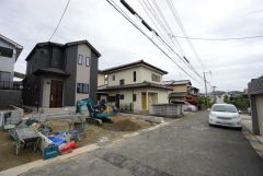 死角が少なく防犯性の高い二方道路。