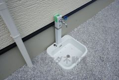 お車の洗車や外壁のお掃除などあると便利な外水栓。