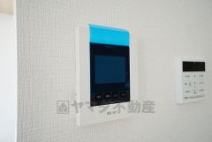 防犯性、セキュリティ対策に安心できるテレビモニター付きインターフォンです。セールスマン対策にもなり安心できます。