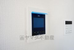 防犯性、セキュリティ対策に安心できるテレビモニター付きインターフォンです。セールスマン対策にもなり安心できます。