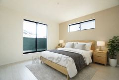 家具はイメージです。寛ぎの時間を紡ぎだす主寝室は、大型ベッドを置いても余裕の広さを確保しています。