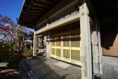 毎日の帰宅が特別に感じられる品格のある玄関です。訪れる人にも落ち着いた上質さを感じさせます＾＾