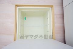 キッチンにある床下収納は、居住スペースを減らさずに買い置きの調味料や非常食などを保管することができます。