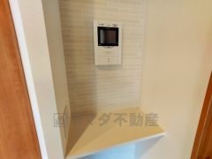 オートロックとモニター付きインターホン装備で女性やお子様も安心。充実のセキュリティで暮らしをサポートします。