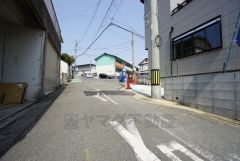 大型車の通行が少なく、騒音や振動が少ないので静かで快適な生活を送れます。