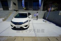 駐車スペースはゆとりある2台分を確保。マイカー用に、お客さま用に、余裕を持ってご利用いただけます。