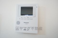 防犯性、セキュリティ対策に安心できるテレビモニター付きインターフォンです。セールスマン対策にもなり安心できます。