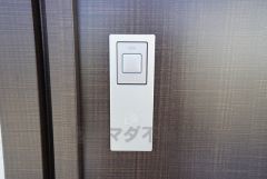かざすだけで開閉できる、タッチキー採用の玄関。お買い物帰りで、両手がふさがってきても簡単に中に入れます＾＾