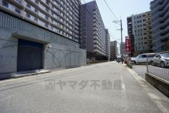 住人以外の車の進入も少なく、小さなお子様を持つご家庭にも安心です。