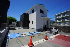 住人以外の車の進入も少なく、小さなお子様を持つご家庭にも安心です。