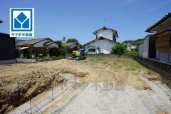 現地（2025年5月20日）撮影。一戸建ての多いエリア。落ち着いた雰囲気で快適な生活を送れます。